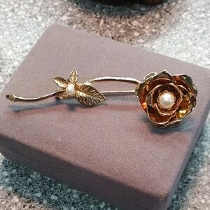 Elegant Gold Rose Brooch with Pearl Accent